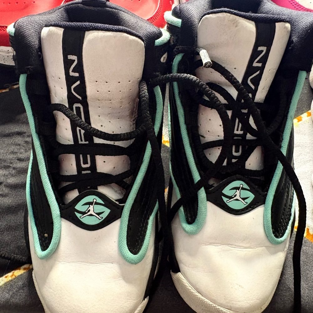 Nike White & Mint Green Basketball Sneakers